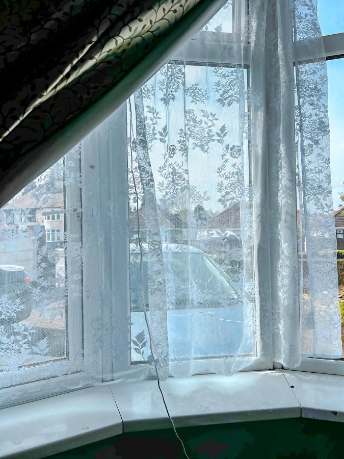 Wolves Living Acomodação com café da manhã Bushbury Exterior foto